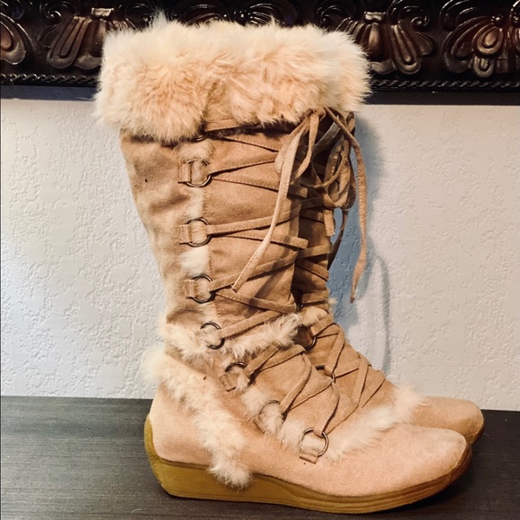 Bakers Shoes - NWOT Baker Faux Fur/Suede Boots